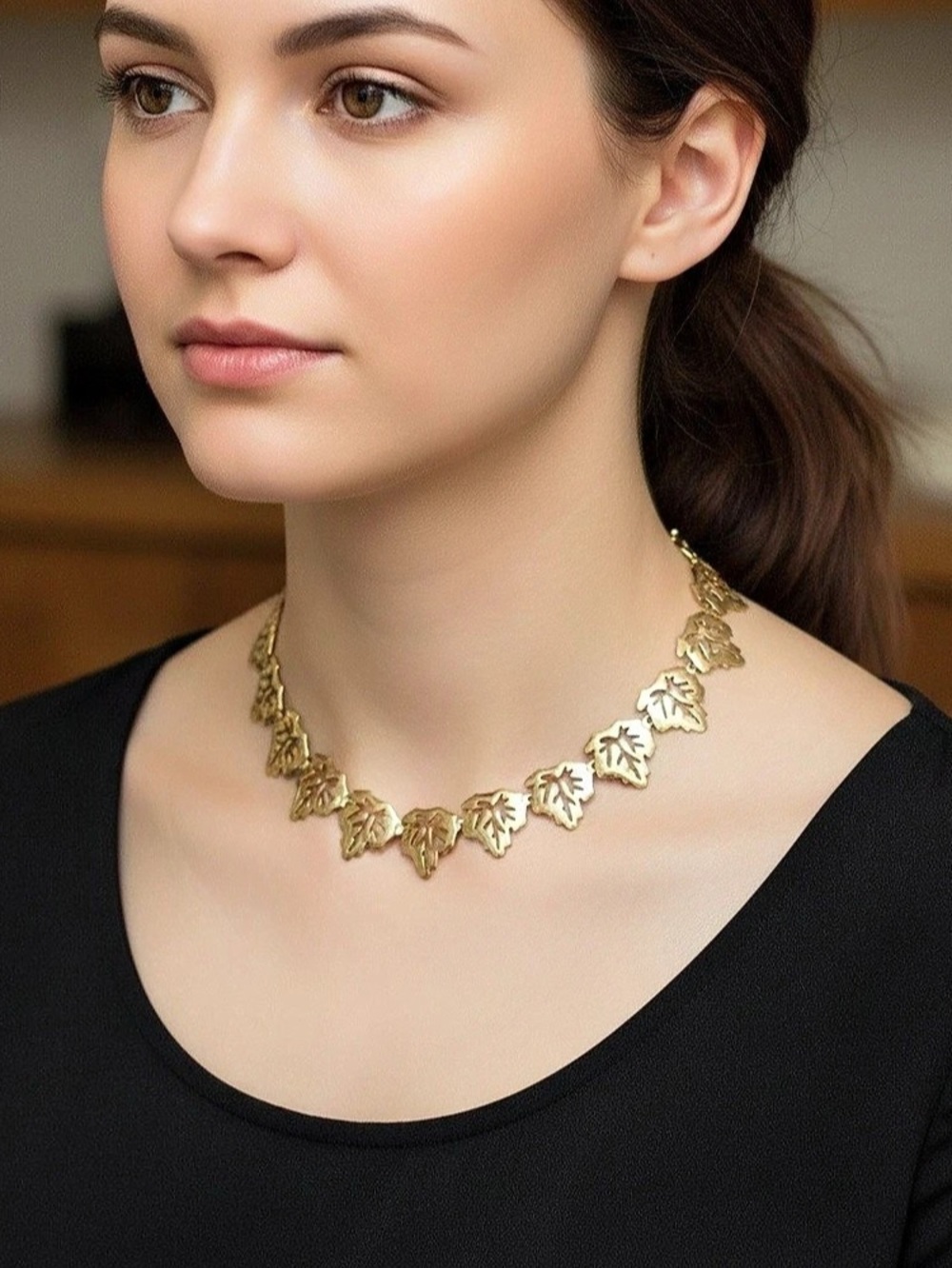 Botanical Leaf Charm Statement Necklace in Gold Like New 16”- unsigned